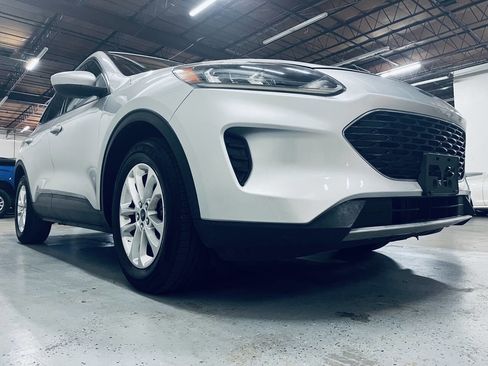Used 2020 Ford Escape SE FWD image 9