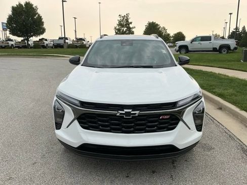 Used 2025 Chevrolet Trax RS w/ Sunroof Package FWD image 9