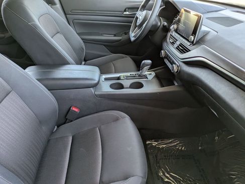 Used 2025 Nissan Altima 2.5 SV FWD image 30