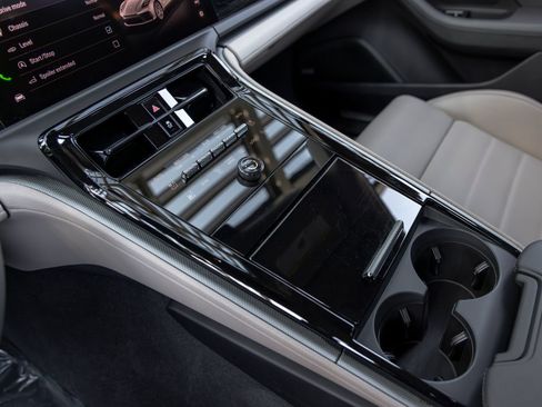 Certified 2025 Porsche Panamera RWD image 37