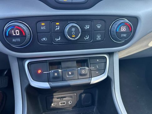 Used 2022 GMC Terrain SLE w/ Driver Convenience Package FWD image 21