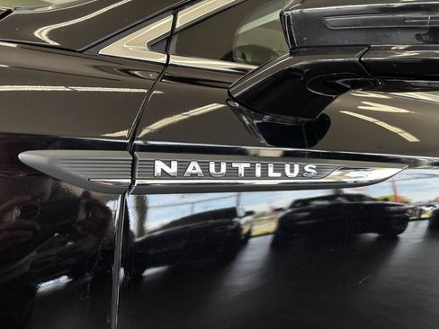 Used 2023 Lincoln Nautilus Reserve FWD image 5