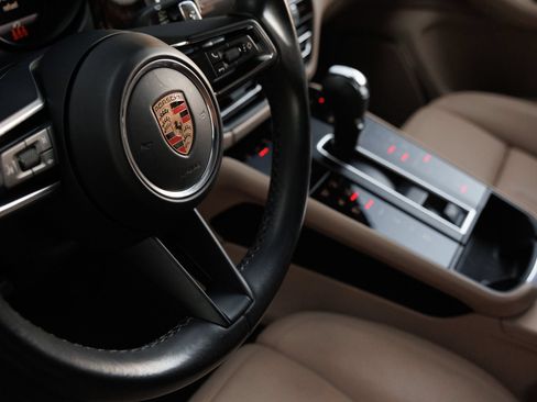 Certified 2023 Porsche Macan S AWD/4WD image 18