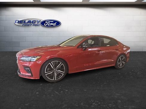 Used 2019 Volvo S60 T6 R-Design image 2