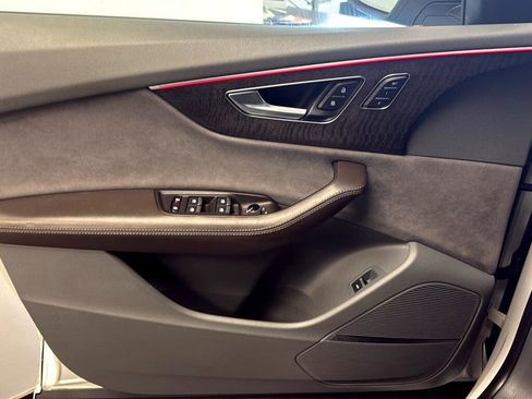 Used 2019 Audi Q8 Prestige image 7