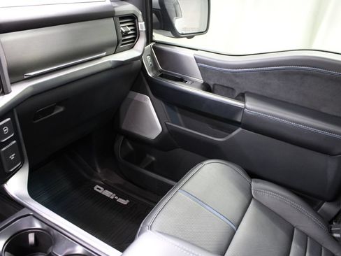 Used 2025 Ford F150 Platinum AWD/4WD image 39