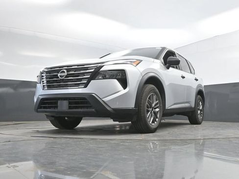 Used 2024 Nissan Rogue S FWD image 46