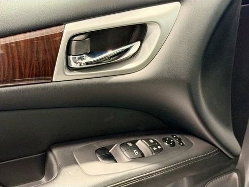 Used 2015 Nissan Pathfinder Platinum image 16