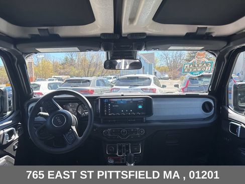 Used 2024 Jeep Wrangler Unlimited AWD/4WD image 14