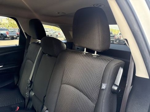 Used 2020 Dodge Journey SE w/ SE Popular Equipment Group image 18