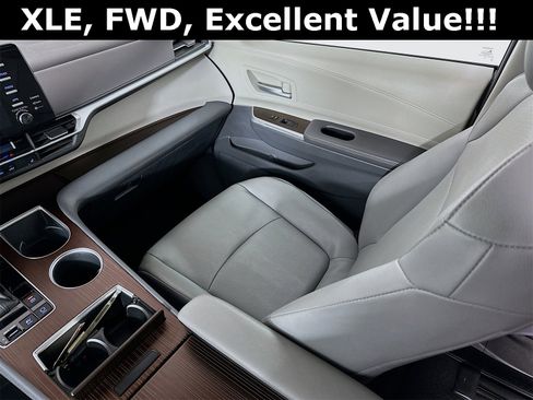 Used 2023 Toyota Sienna XLE image 24