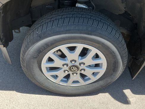 Certified 2024 Toyota Tacoma SR5 AWD/4WD image 18