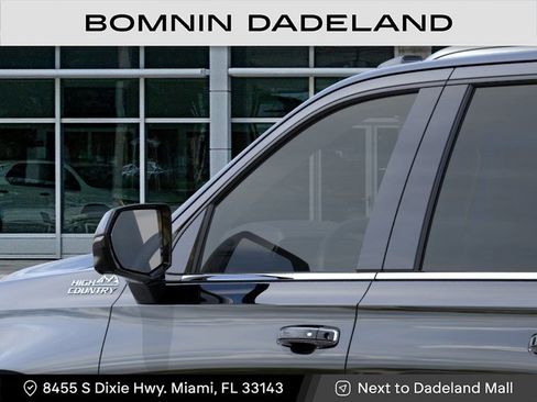 New 2026 Chevrolet Suburban High Country AWD/4WD image 12
