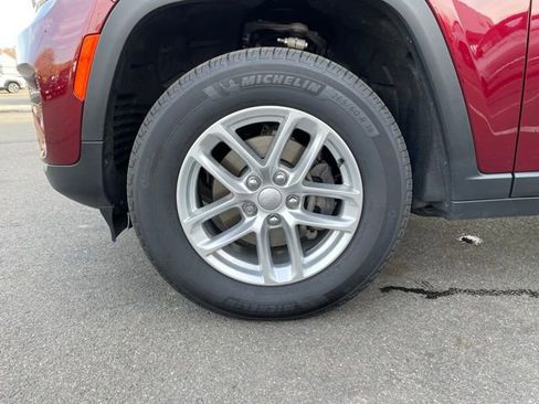Used 2025 Jeep Grand Cherokee Laredo X AWD/4WD image 33