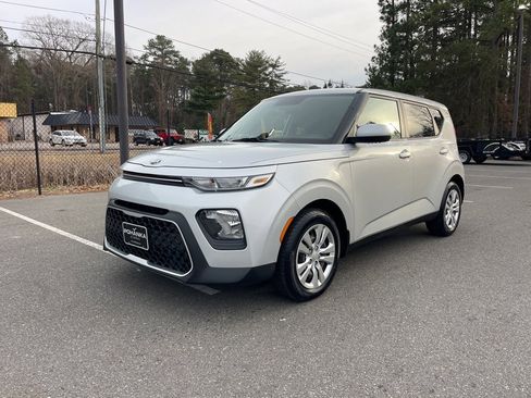Certified 2021 Kia Soul LX image 2