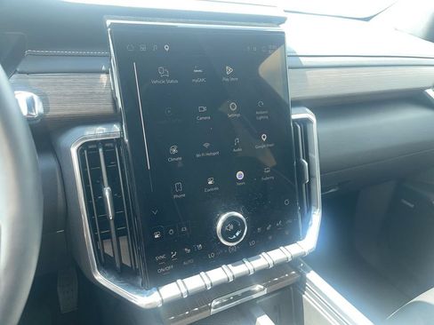 Used 2025 GMC Acadia Denali AWD/4WD image 24