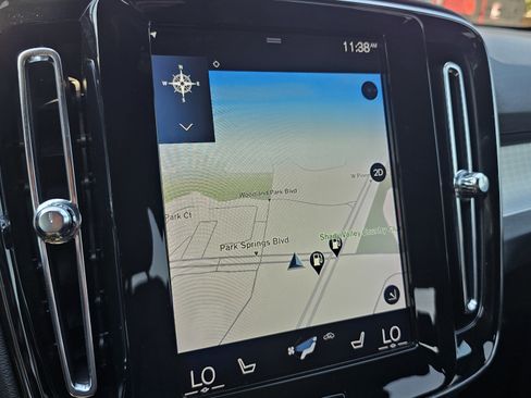 Used 2019 Volvo XC40 T5 Momentum image 38