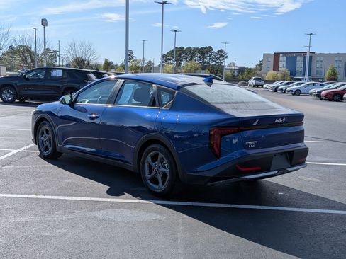 Used 2025 Kia K4 LXS image 5