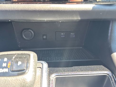 Used 2023 Nissan Pathfinder SL AWD/4WD image 35