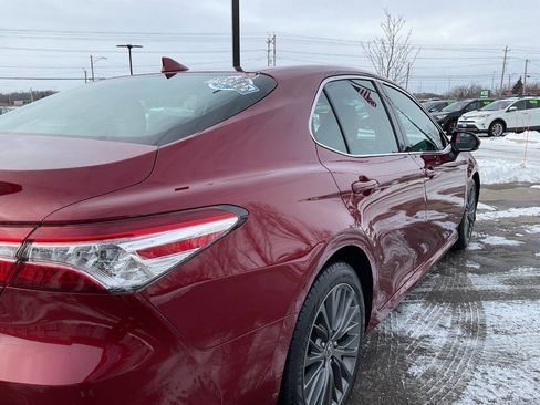 Used 2020 Toyota Camry XLE image 8