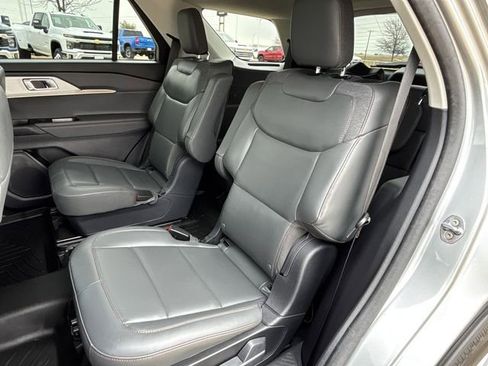 Used 2025 Ford Explorer Active w/ Active Comfort Package image 27