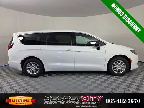 New 2026 Chrysler Voyager LX image 8