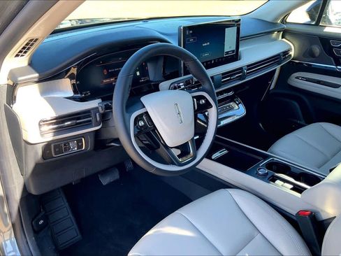 New 2026 Lincoln Corsair Premiere image 8