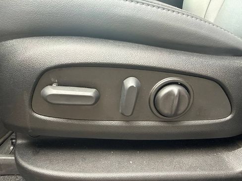 Used 2023 Buick Enclave Essence FWD image 17