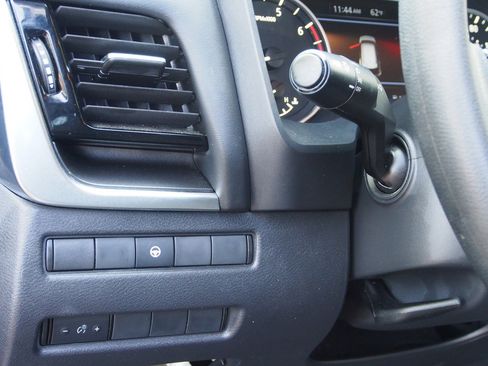 Used 2023 Nissan Rogue SV image 19