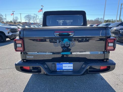 Used 2023 Jeep Gladiator Overland image 6