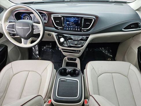 Used 2020 Chrysler Pacifica Limited image 21