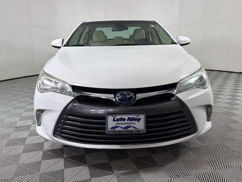 Used 2017 Toyota Camry XLE w/ Moonroof Package FWD image 6