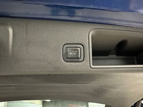 Certified 2022 GMC Terrain SLT w/ Infotainment Package II image 27