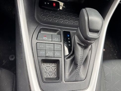 Used 2025 Toyota RAV4 XLE image 18