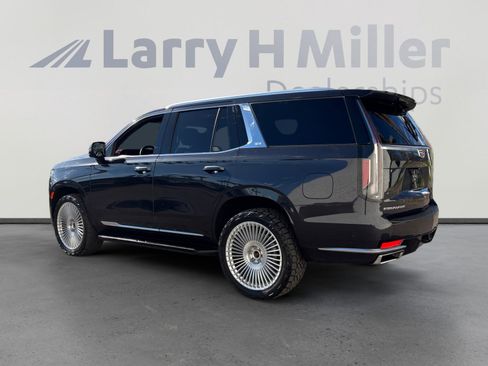 Used 2024 Cadillac Escalade Premium Luxury image 3