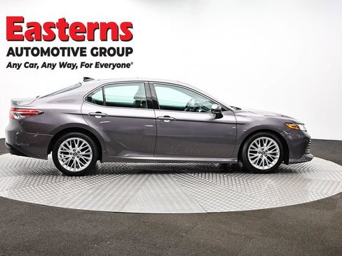 Used 2018 Toyota Camry XLE w/ Driver Assist Package FWD image 3