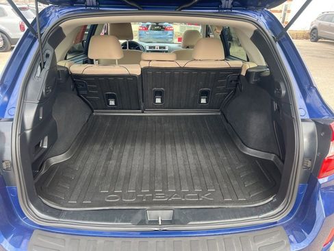 Used 2017 Subaru Outback 2.5i Premium image 14