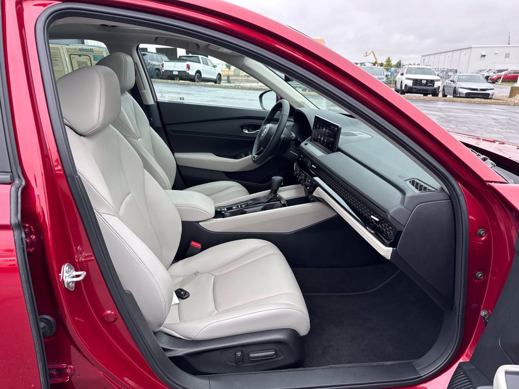Certified 2025 Honda Accord EX-L image 39