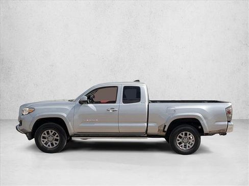Used 2017 Toyota Tacoma SR5 image 8