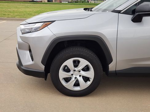 Used 2023 Toyota RAV4 XSE AWD/4WD image 9