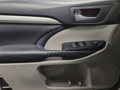 Used 2014 Toyota Highlander XLE AWD/4WD image 22