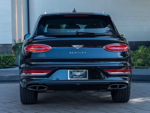 Used 2023 Bentley Bentayga AWD/4WD image 14