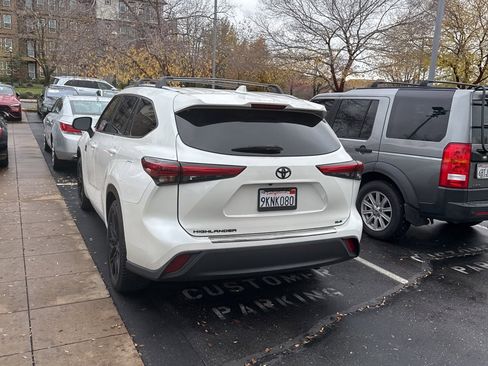 Used 2020 Toyota Highlander XLE image 2