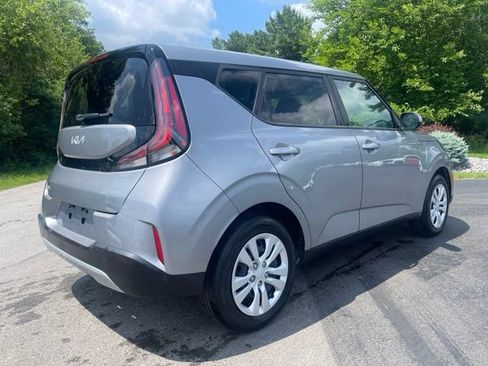 Used 2024 Kia Soul LX FWD image 3