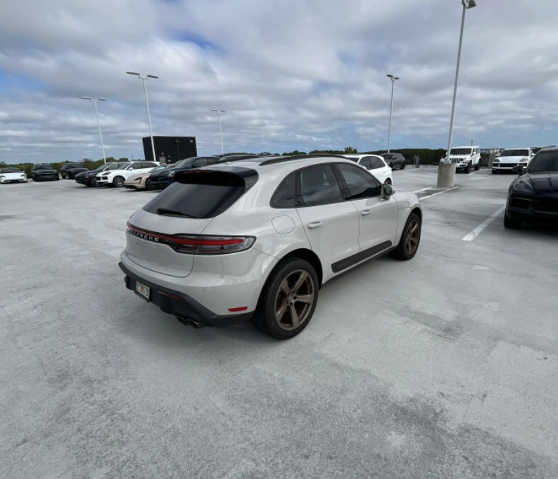 Certified 2023 Porsche Macan AWD/4WD image 2