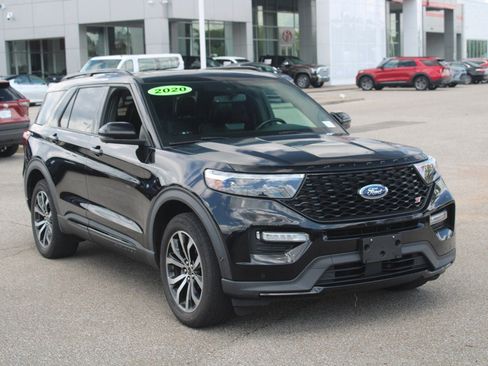 Used 2020 Ford Explorer ST w/ Premium Technology Package image 23