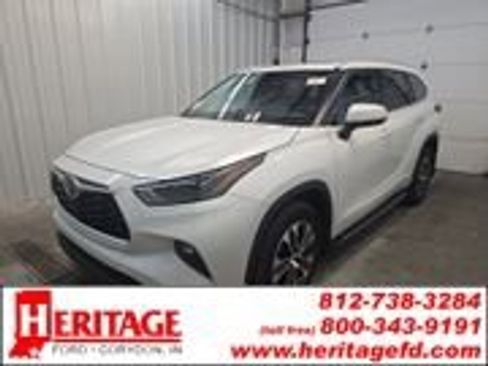Used 2022 Toyota Highlander XLE AWD/4WD image 1