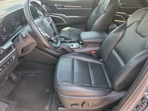Used 2025 Kia Telluride S AWD/4WD image 4