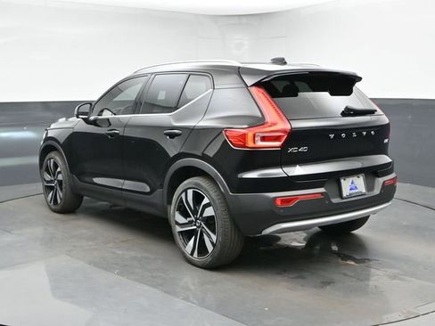 Used 2023 Volvo XC40 B5 Plus w/ Protection Package Premier AWD/4WD image 8