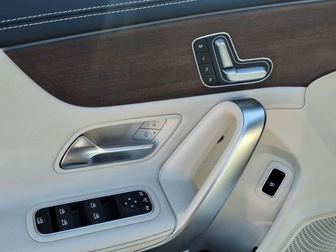 Used 2022 Mercedes-Benz CLA 250 image 4